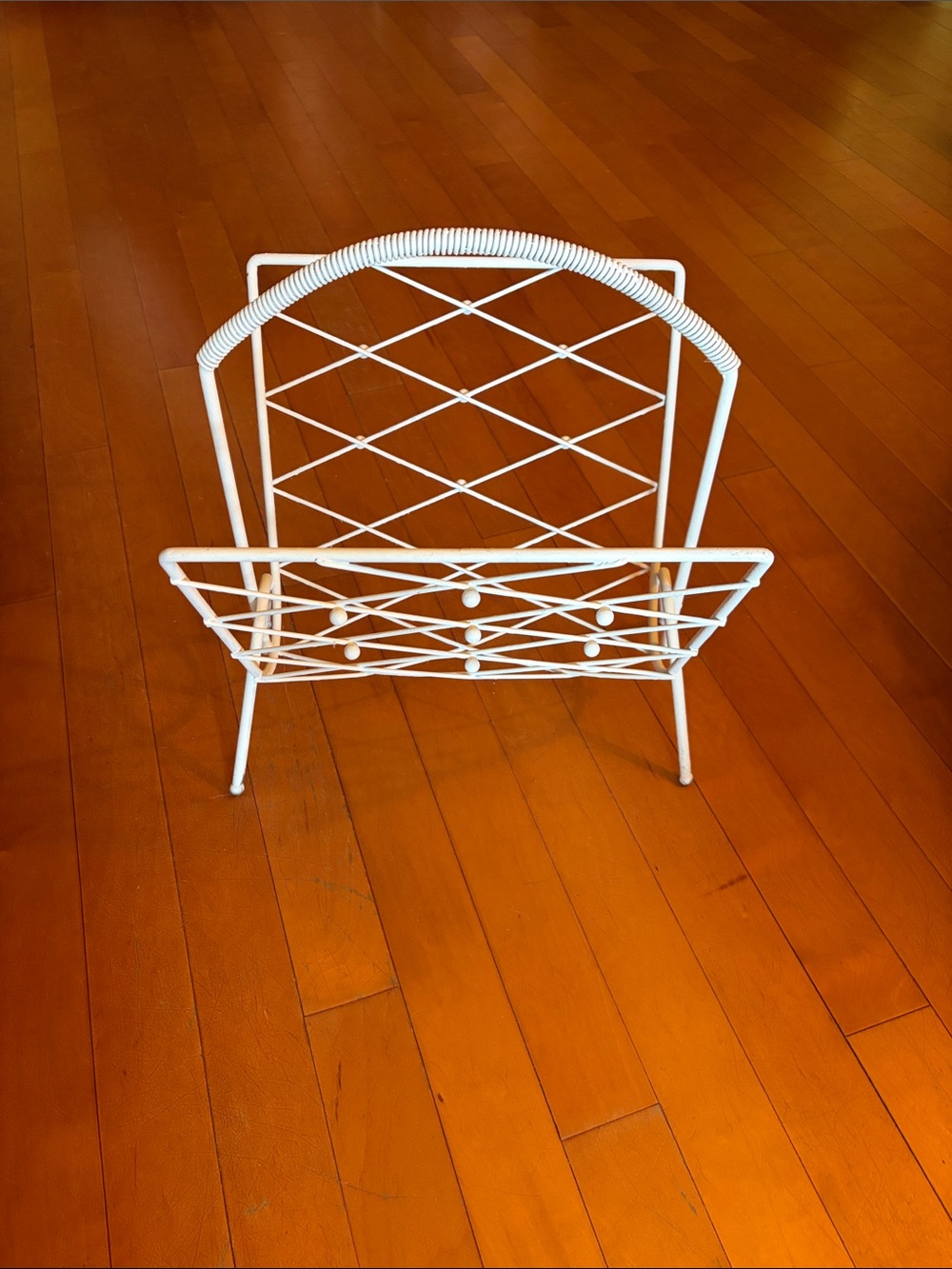White Metal Magazine Rack - Vintage Style